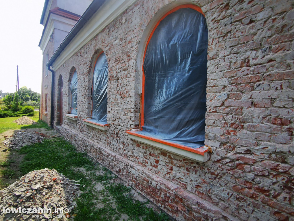 Remont zabytkowego spichlerza przy ZSP nr 2 na Blichu w Łowiczu