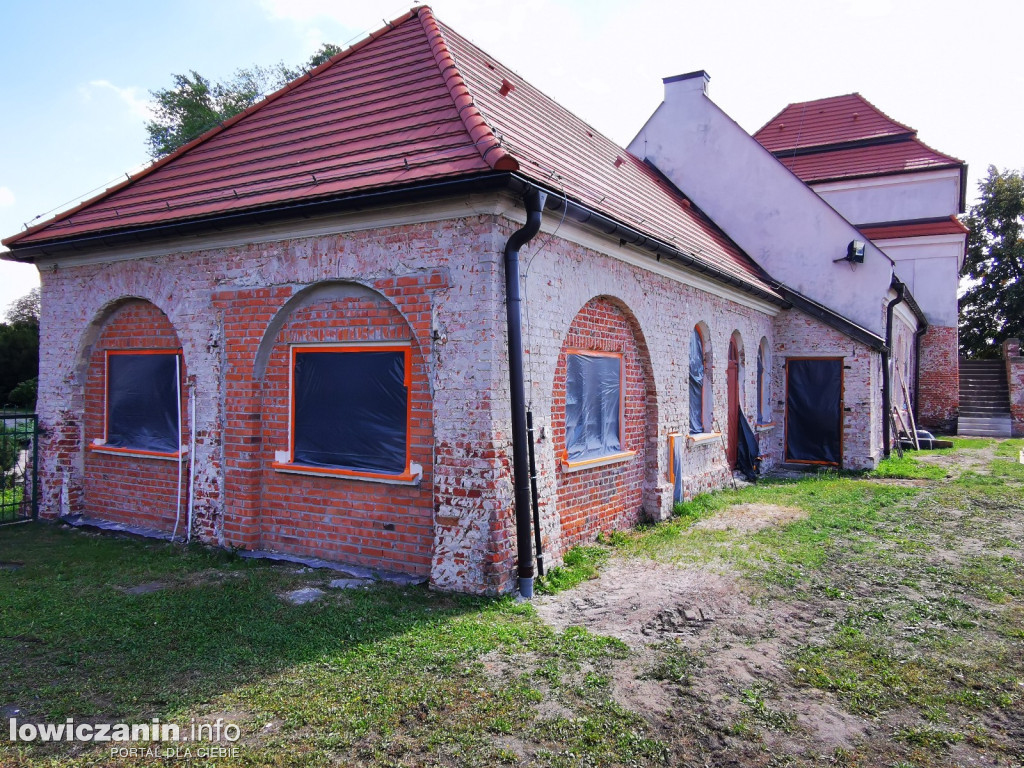 Remont zabytkowego spichlerza przy ZSP nr 2 na Blichu w Łowiczu