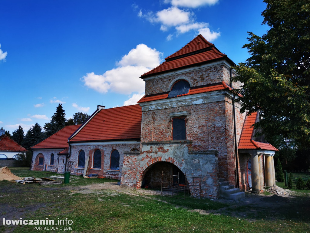 Remont zabytkowego spichlerza przy ZSP nr 2 na Blichu w Łowiczu