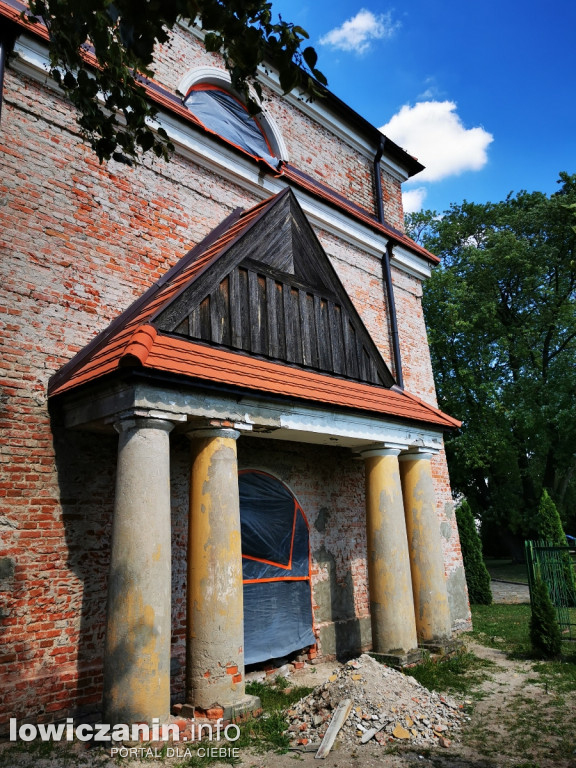Remont zabytkowego spichlerza przy ZSP nr 2 na Blichu w Łowiczu