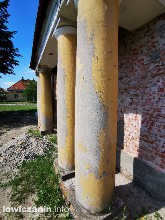 Remont zabytkowego spichlerza przy ZSP nr 2 na Blichu w Łowiczu