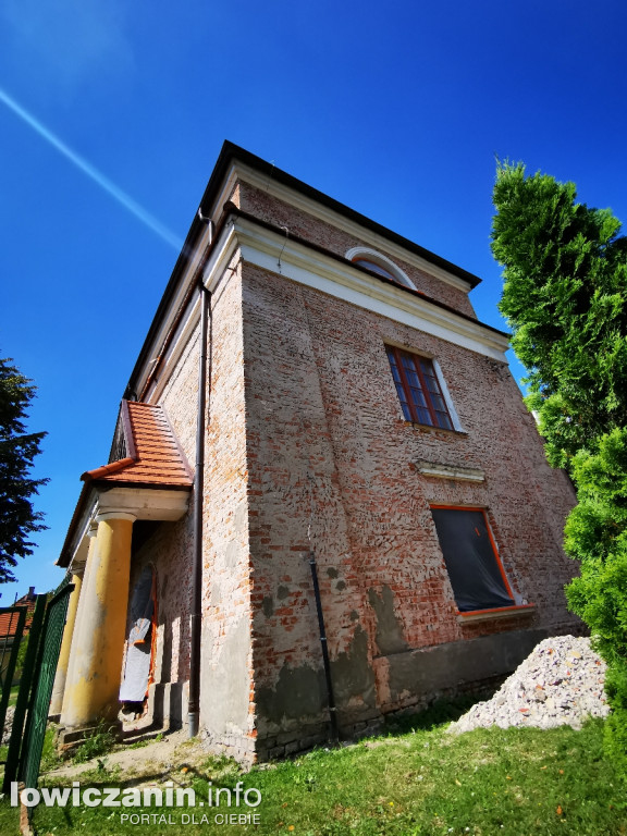 Remont zabytkowego spichlerza przy ZSP nr 2 na Blichu w Łowiczu