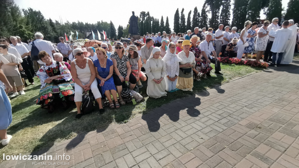 Uroczysta msza święta przy Sanktuarium w Domaniewicach.