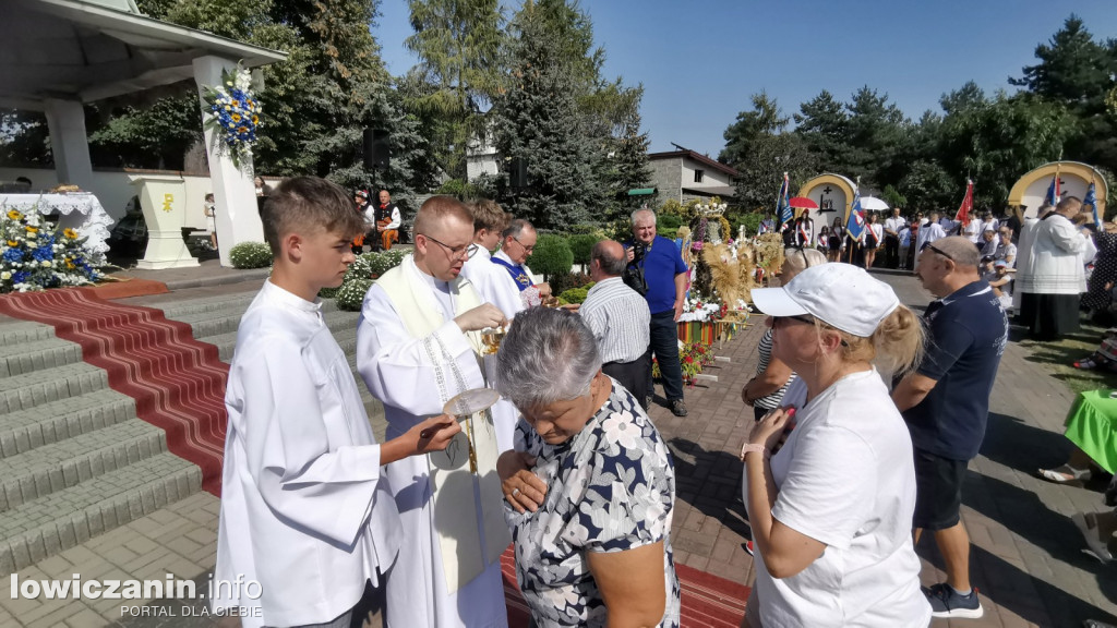 Uroczysta msza święta przy Sanktuarium w Domaniewicach.