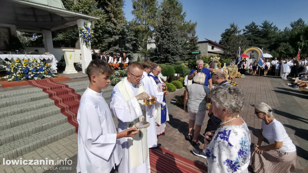 Uroczysta msza święta przy Sanktuarium w Domaniewicach.