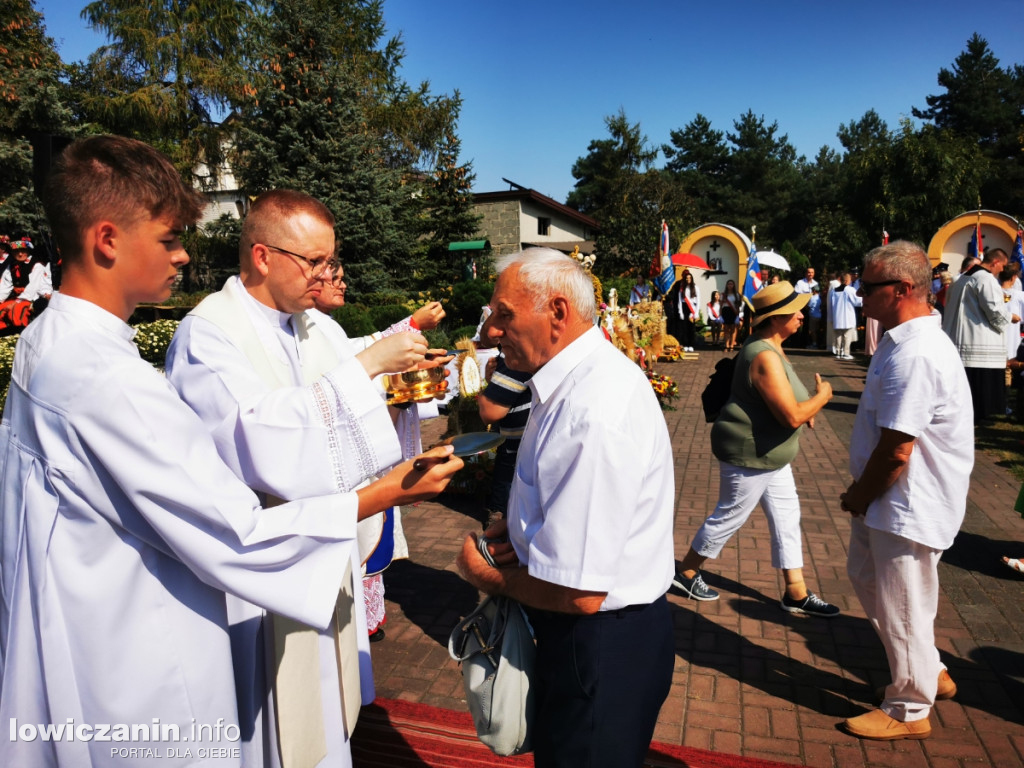 Uroczysta msza święta przy Sanktuarium w Domaniewicach.
