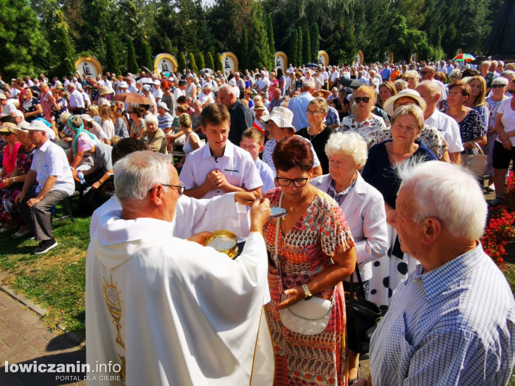 Uroczysta msza święta przy Sanktuarium w Domaniewicach.