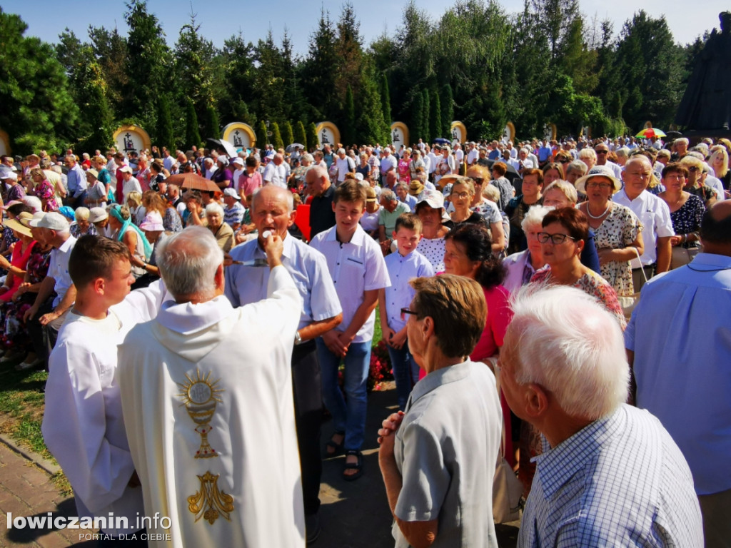 Uroczysta msza święta przy Sanktuarium w Domaniewicach.