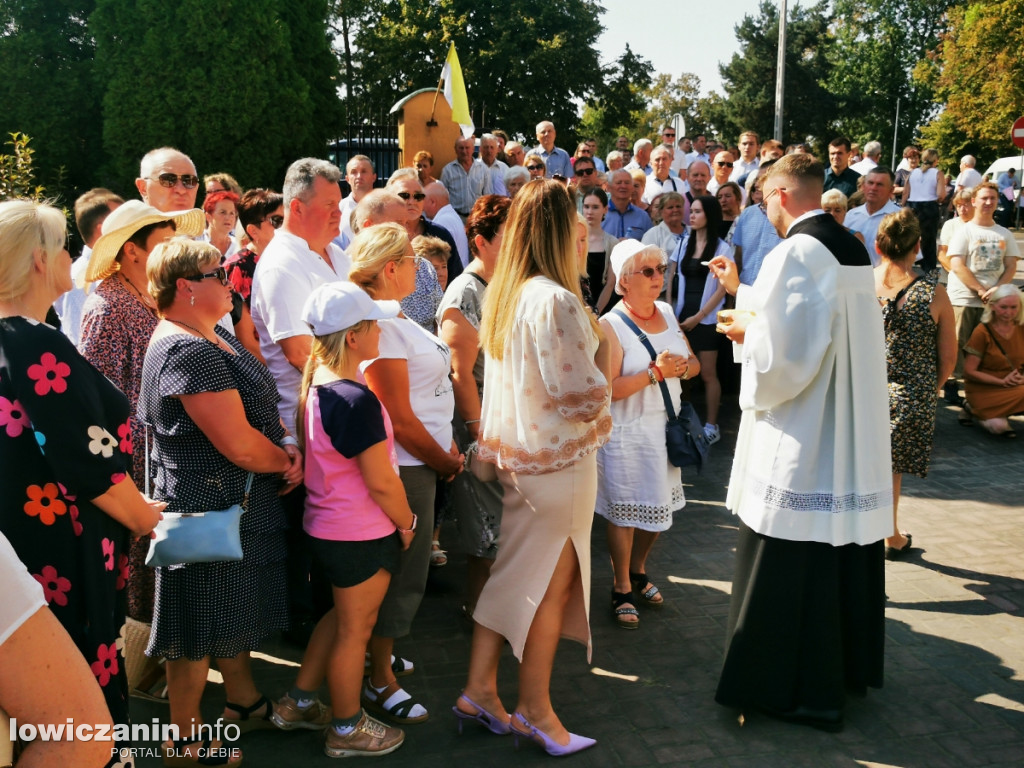 Uroczysta msza święta przy Sanktuarium w Domaniewicach.