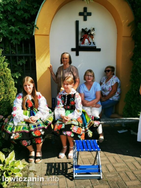 Uroczysta msza święta przy Sanktuarium w Domaniewicach.