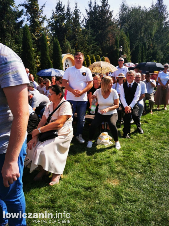 Uroczysta msza święta przy Sanktuarium w Domaniewicach.