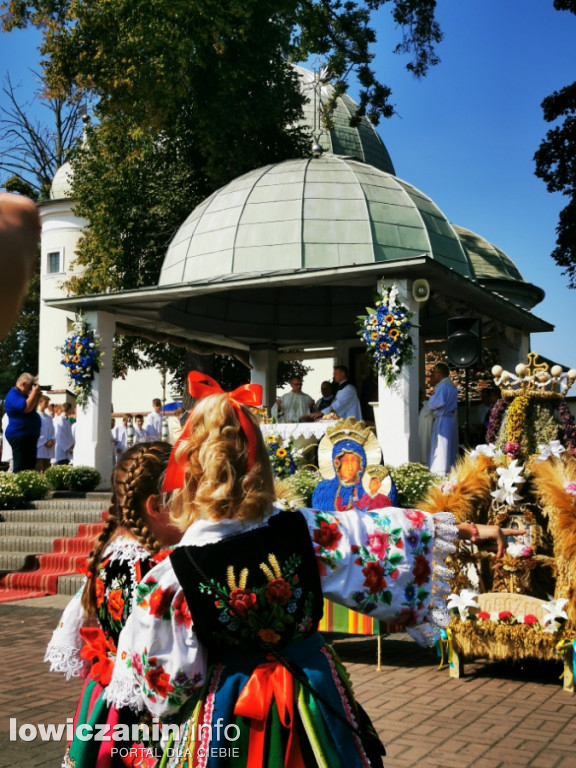 Uroczysta msza święta przy Sanktuarium w Domaniewicach.