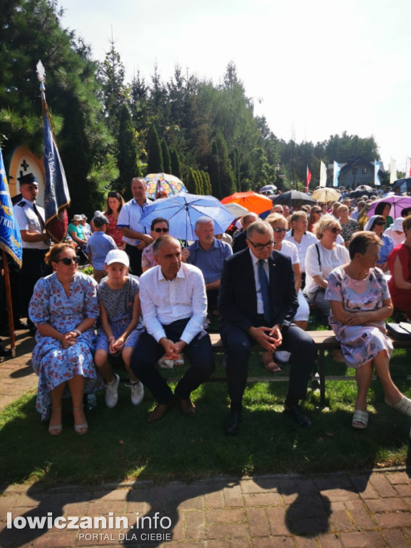 Uroczysta msza święta przy Sanktuarium w Domaniewicach.