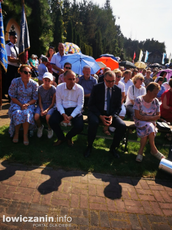 Uroczysta msza święta przy Sanktuarium w Domaniewicach.