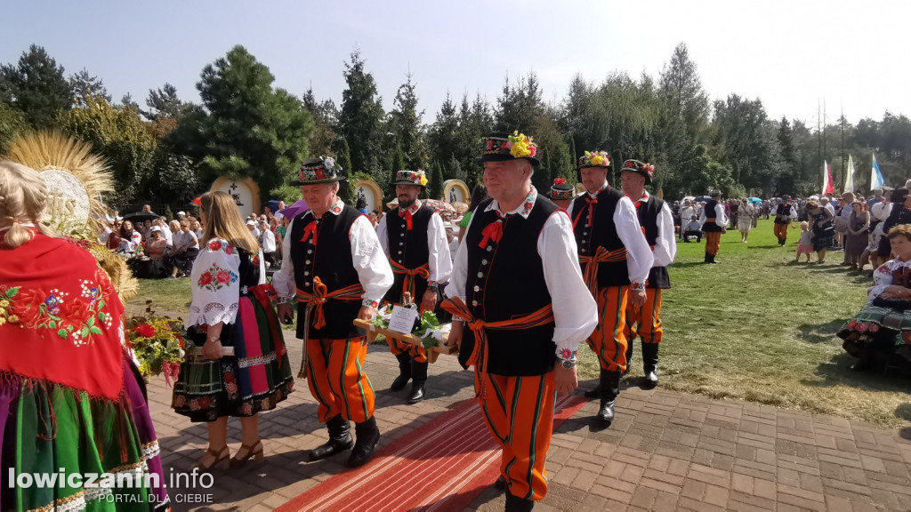 Uroczysta msza święta przy Sanktuarium w Domaniewicach.