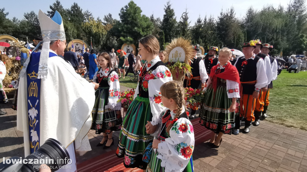 Uroczysta msza święta przy Sanktuarium w Domaniewicach.