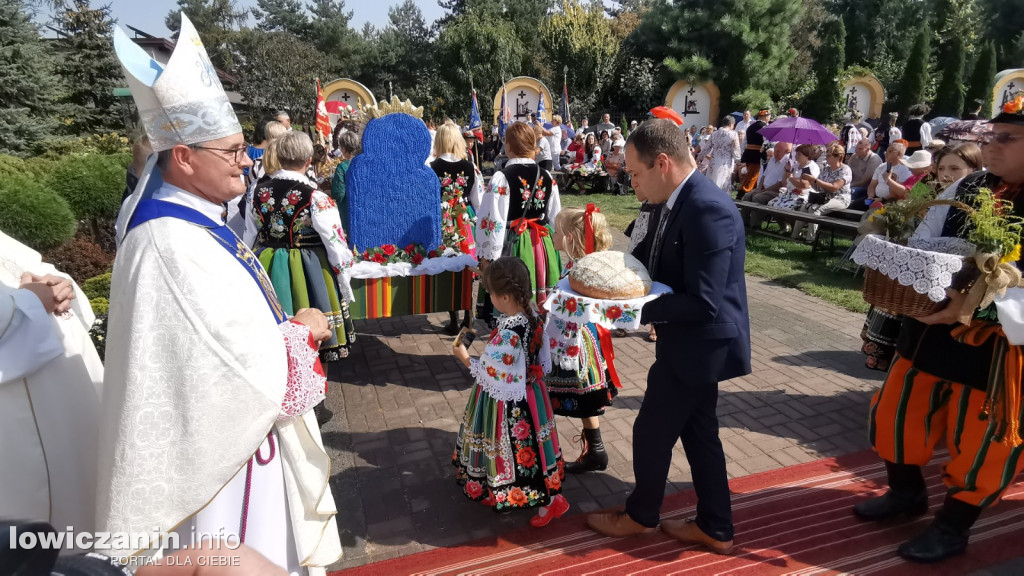 Uroczysta msza święta przy Sanktuarium w Domaniewicach.