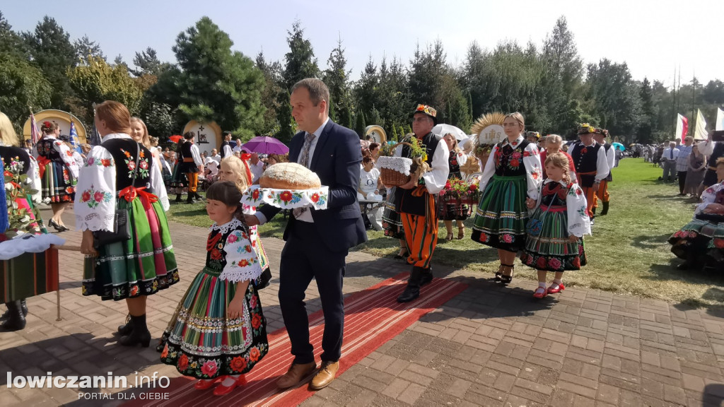Uroczysta msza święta przy Sanktuarium w Domaniewicach.