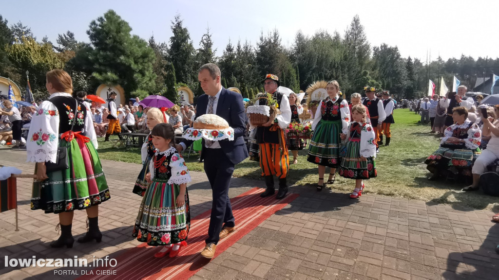 Uroczysta msza święta przy Sanktuarium w Domaniewicach.