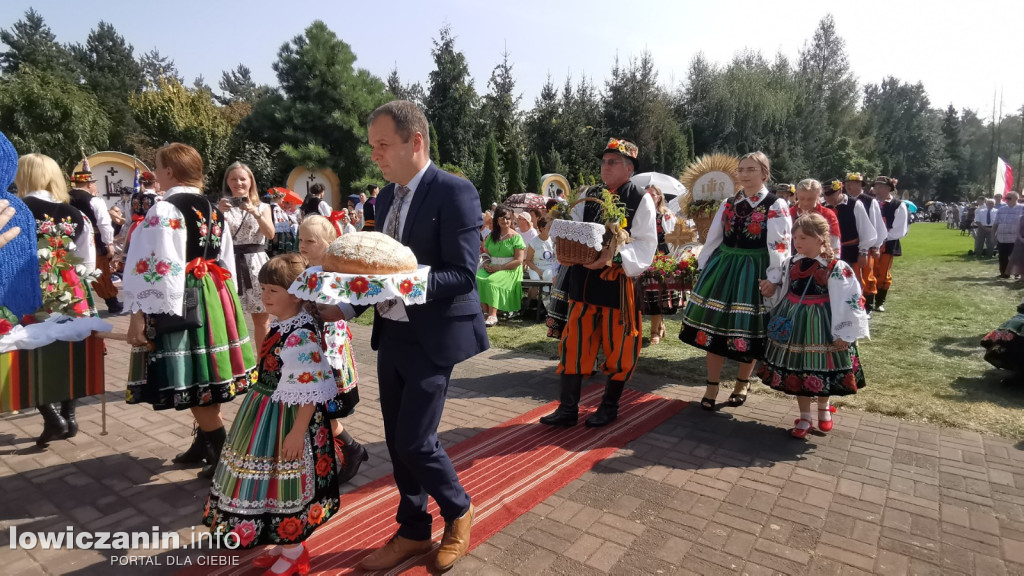 Uroczysta msza święta przy Sanktuarium w Domaniewicach.