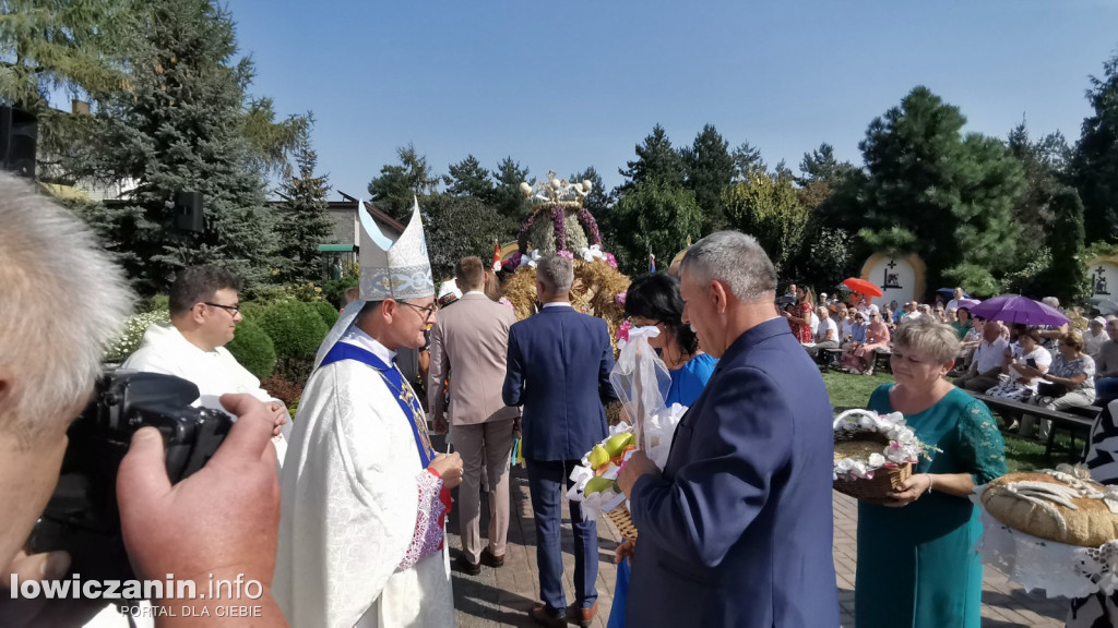 Uroczysta msza święta przy Sanktuarium w Domaniewicach.