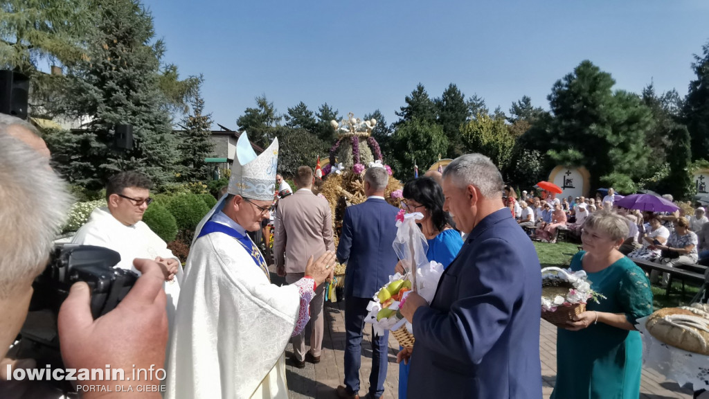 Uroczysta msza święta przy Sanktuarium w Domaniewicach.