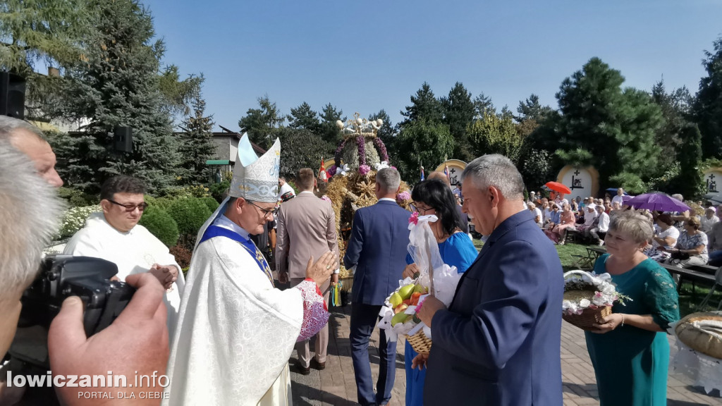 Uroczysta msza święta przy Sanktuarium w Domaniewicach.