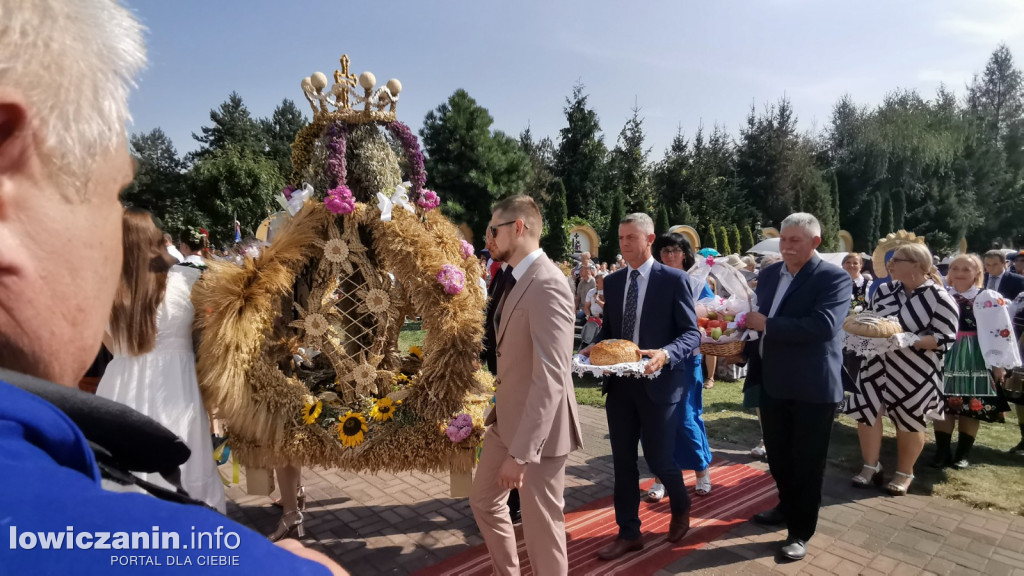 Uroczysta msza święta przy Sanktuarium w Domaniewicach.