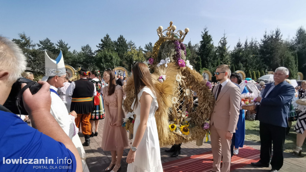Uroczysta msza święta przy Sanktuarium w Domaniewicach.