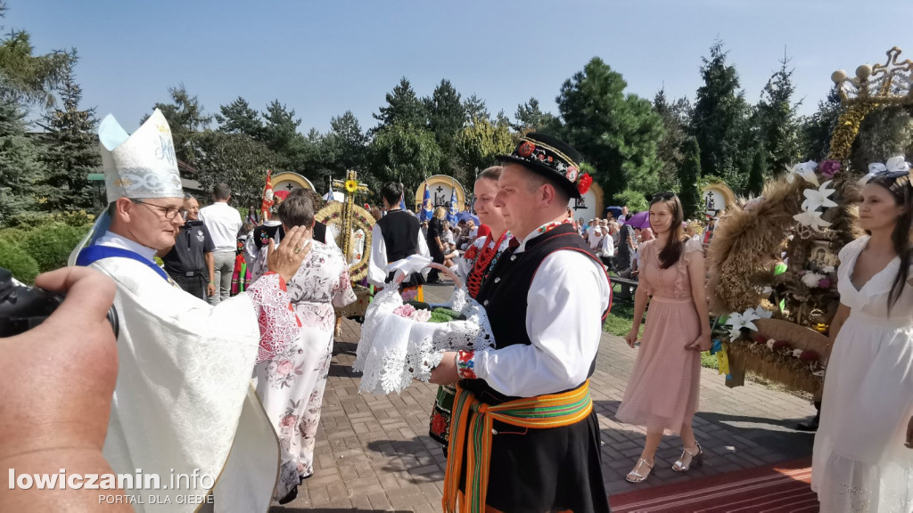 Uroczysta msza święta przy Sanktuarium w Domaniewicach.