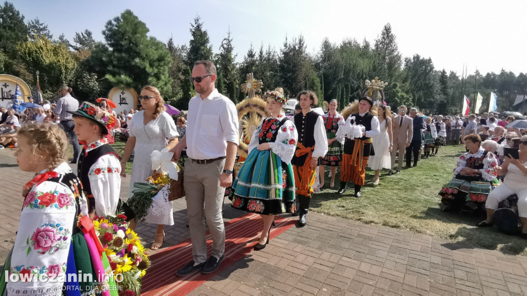 Uroczysta msza święta przy Sanktuarium w Domaniewicach.