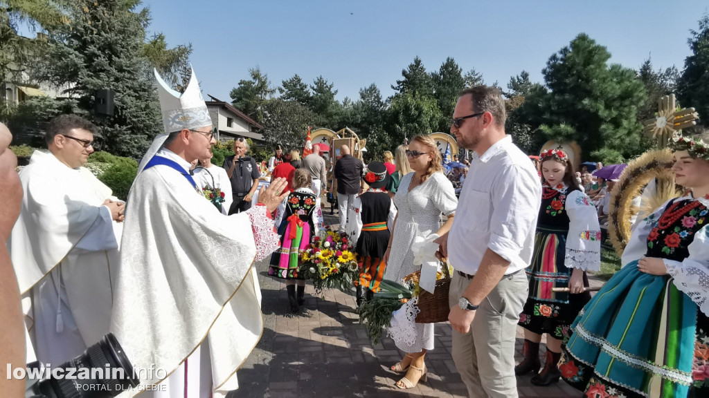Uroczysta msza święta przy Sanktuarium w Domaniewicach.