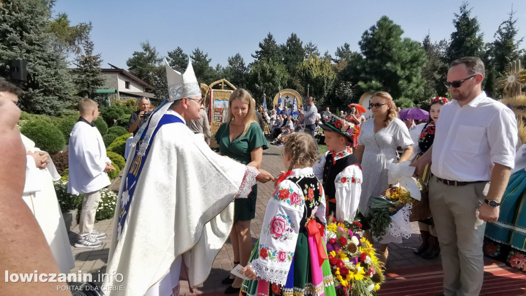 Uroczysta msza święta przy Sanktuarium w Domaniewicach.