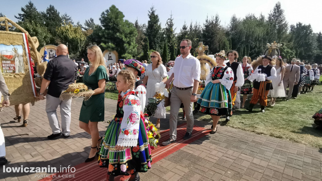 Uroczysta msza święta przy Sanktuarium w Domaniewicach.