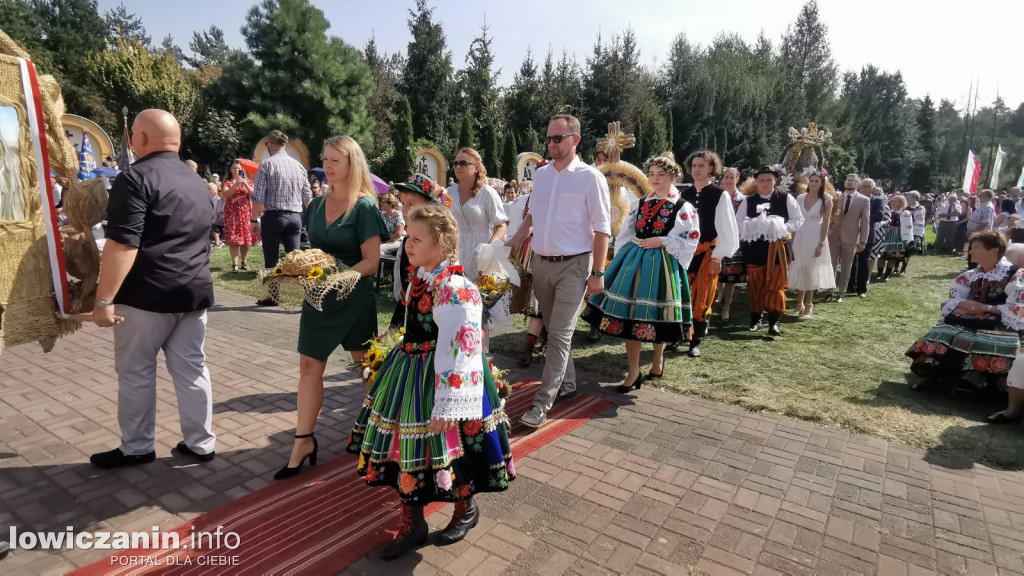 Uroczysta msza święta przy Sanktuarium w Domaniewicach.