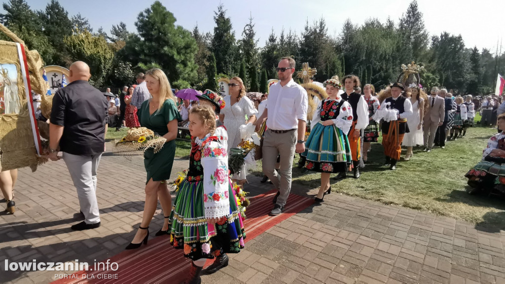 Uroczysta msza święta przy Sanktuarium w Domaniewicach.