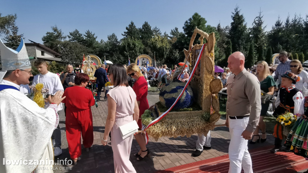 Uroczysta msza święta przy Sanktuarium w Domaniewicach.