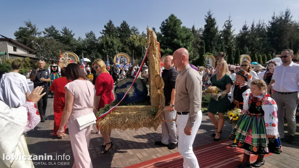Uroczysta msza święta przy Sanktuarium w Domaniewicach.