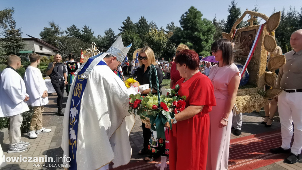 Uroczysta msza święta przy Sanktuarium w Domaniewicach.