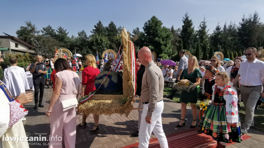Uroczysta msza święta przy Sanktuarium w Domaniewicach.