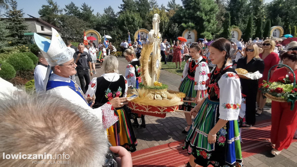 Uroczysta msza święta przy Sanktuarium w Domaniewicach.