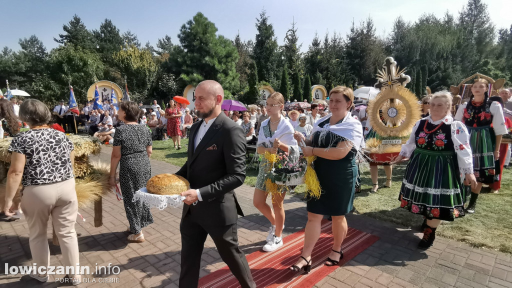Uroczysta msza święta przy Sanktuarium w Domaniewicach.