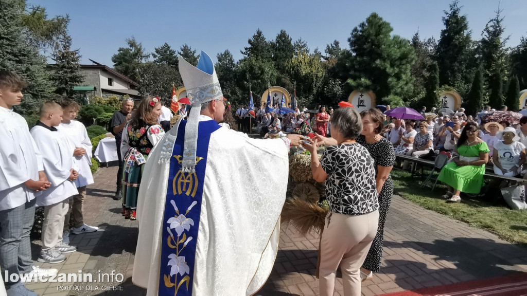 Uroczysta msza święta przy Sanktuarium w Domaniewicach.