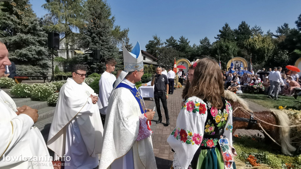 Uroczysta msza święta przy Sanktuarium w Domaniewicach.