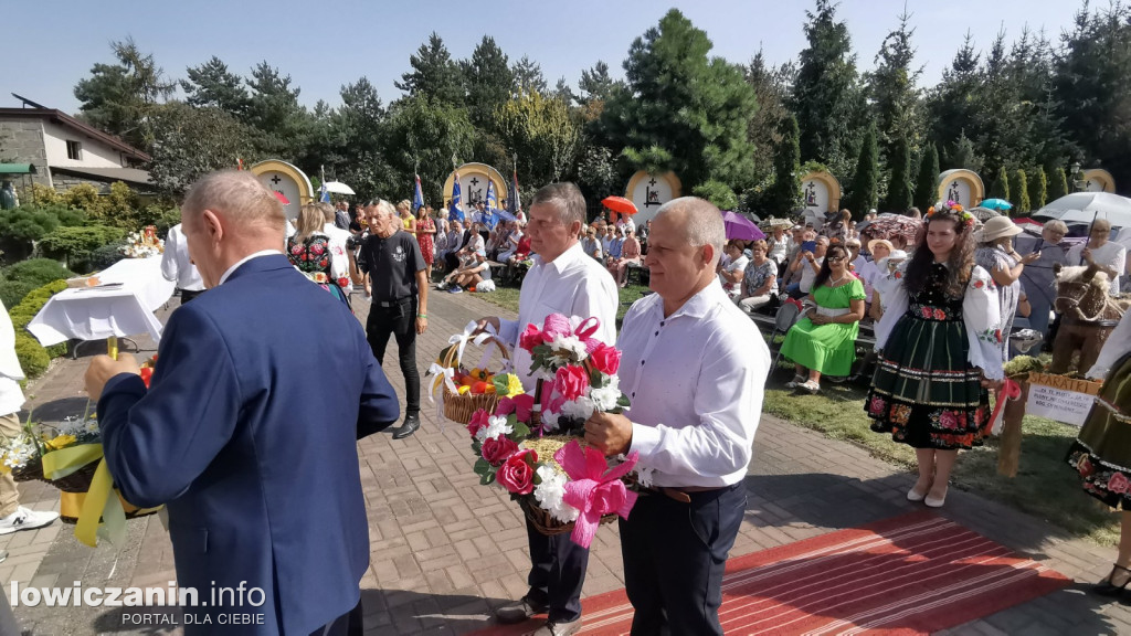 Uroczysta msza święta przy Sanktuarium w Domaniewicach.