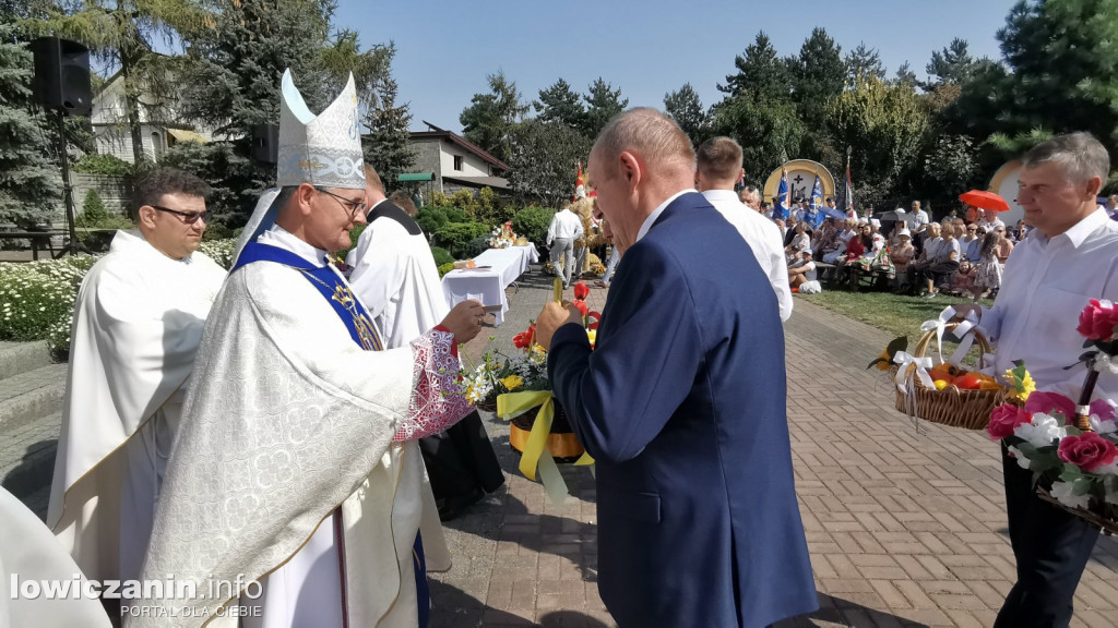Uroczysta msza święta przy Sanktuarium w Domaniewicach.