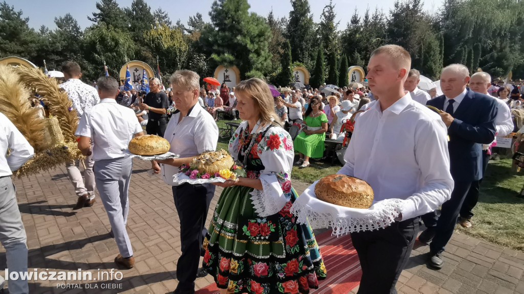 Uroczysta msza święta przy Sanktuarium w Domaniewicach.