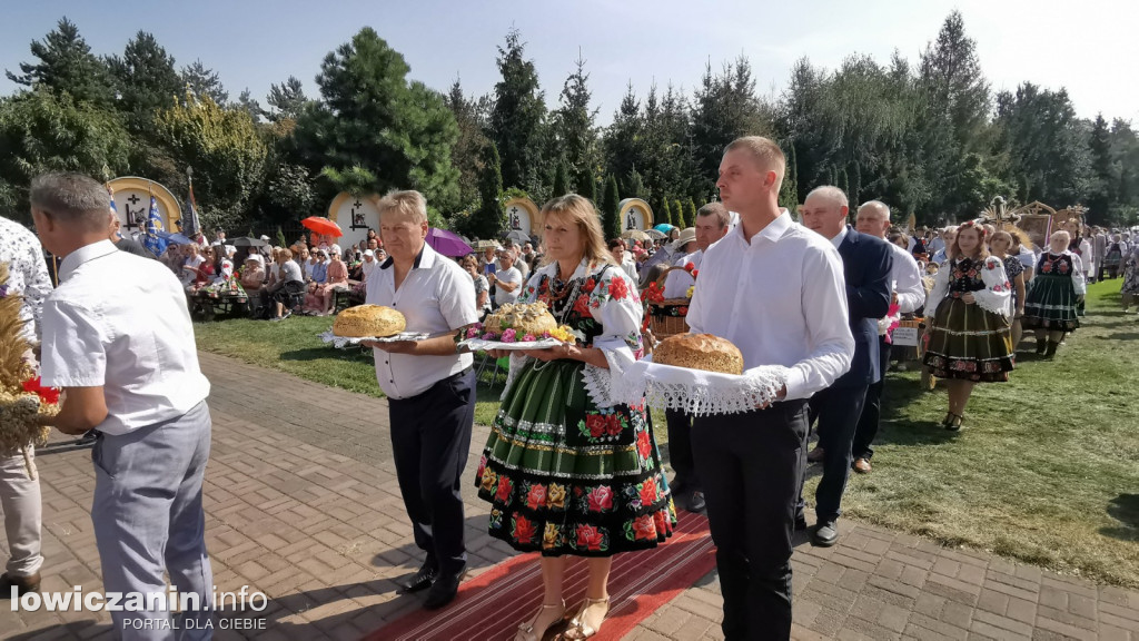 Uroczysta msza święta przy Sanktuarium w Domaniewicach.