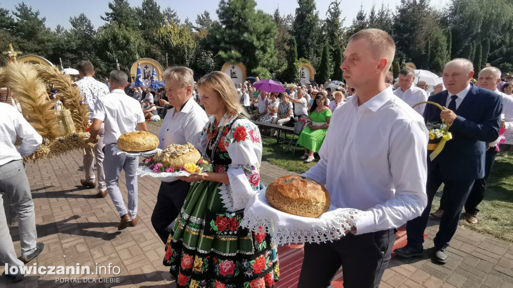 Uroczysta msza święta przy Sanktuarium w Domaniewicach.