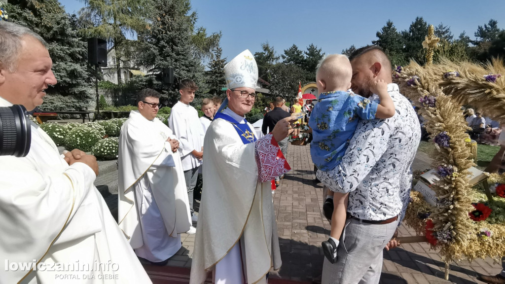 Uroczysta msza święta przy Sanktuarium w Domaniewicach.